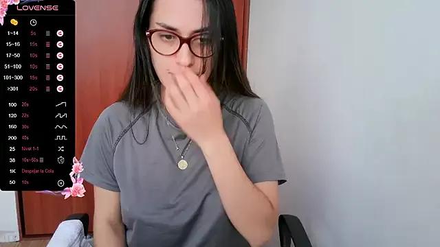 sara-collinns from StripChat