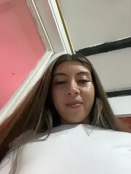 Sara-cooper2 on StripChat