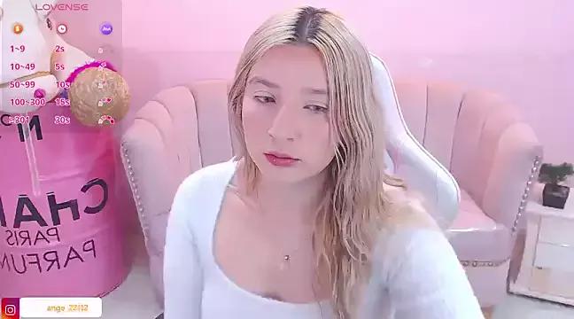 Sara_Collman_a from StripChat