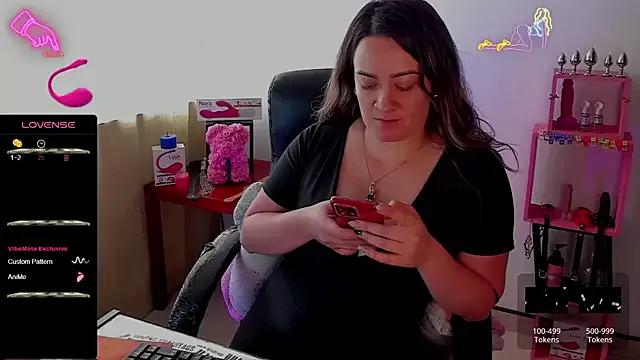 Girls: discover live performances with matured cam models, from teasing to fixations, in a variety of stunning live sex cams.