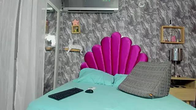 Girls: discover live performances with matured cam models, from teasing to fixations, in a variety of stunning live sex cams.