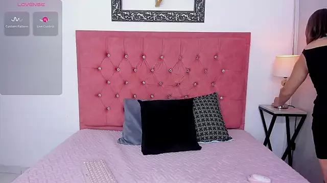 Girls: discover live performances with matured cam models, from teasing to fixations, in a variety of stunning live sex cams.