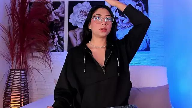 Sara_Wood from StripChat