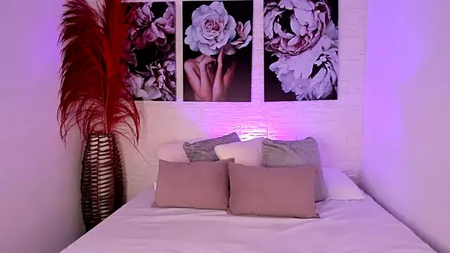 Sara_Wood from StripChat