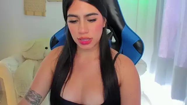 saraa_evans_ on StripChat 