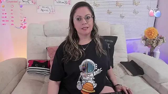 saracrowe from StripChat