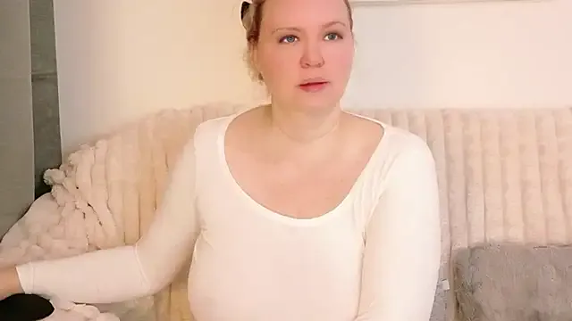 Sarah4you on StripChat 