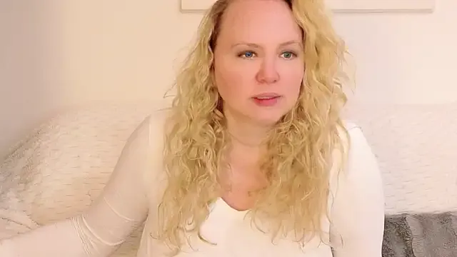 Sarah4you on StripChat 