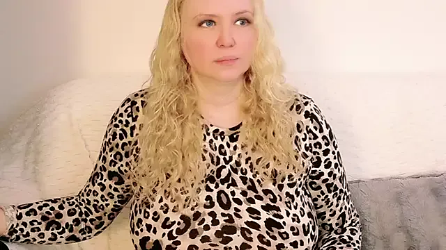 Sarah4you on StripChat 