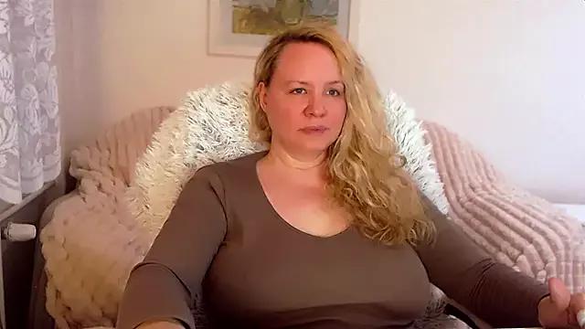 Girls: discover live performances with matured cam models, from teasing to fixations, in a variety of stunning live sex cams.