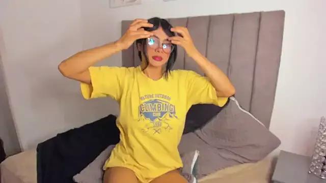 Girls: discover live performances with matured cam models, from teasing to fixations, in a variety of stunning live sex cams.