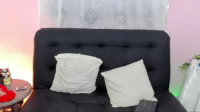 Sarah_and_Nicolle from StripChat