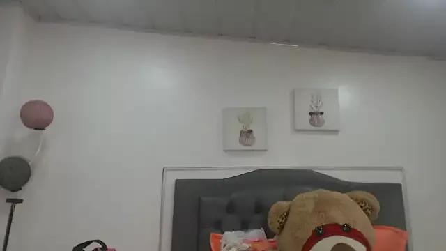 sarah_lovesu from StripChat