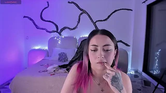 SarahCastro_ from StripChat is Freechat