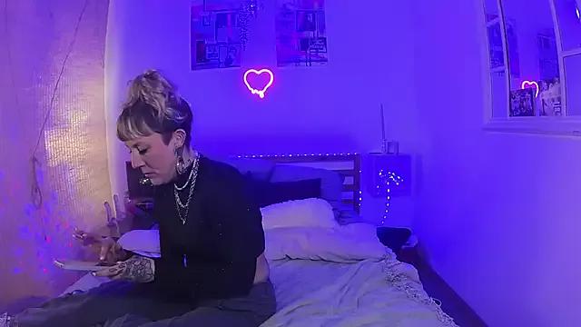 Girls: discover live performances with matured cam models, from teasing to fixations, in a variety of stunning live sex cams.