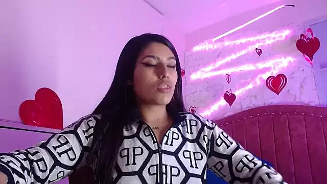 Girls: discover live performances with matured cam models, from teasing to fixations, in a variety of stunning live sex cams.