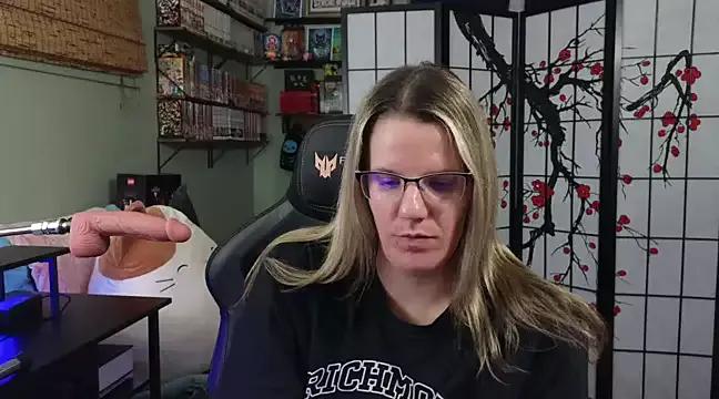 Sarahtineke from StripChat