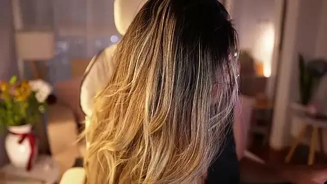 Girls: discover live performances with matured cam models, from teasing to fixations, in a variety of stunning live sex cams.