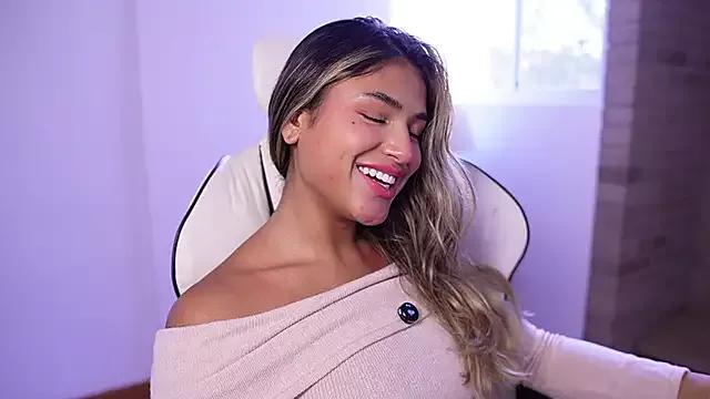 Girls: discover live performances with matured cam models, from teasing to fixations, in a variety of stunning live sex cams.
