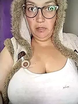 saraqueen__ from StripChat is Freechat