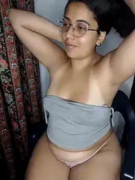 SaraSweet19 from StripChat