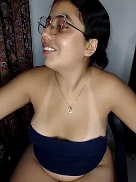 SaraSweet19 from StripChat