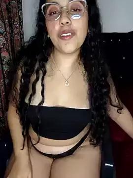 SaraSweet19 from StripChat
