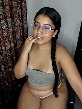 SaraSweet19 from StripChat