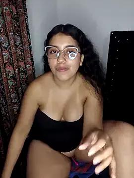 SaraSweet19 from StripChat