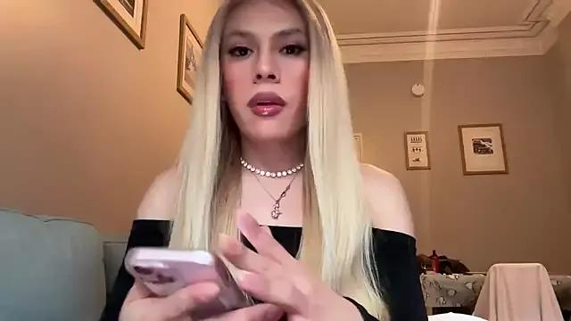 saray_doll from StripChat is Freechat