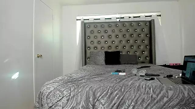 Girls: discover live performances with matured cam models, from teasing to fixations, in a variety of stunning live sex cams.