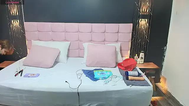Girls: discover live performances with matured cam models, from teasing to fixations, in a variety of stunning live sex cams.