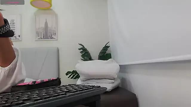 Girls: discover live performances with matured cam models, from teasing to fixations, in a variety of stunning live sex cams.