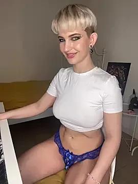 SavageLily from StripChat