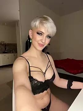 SavageLily from StripChat