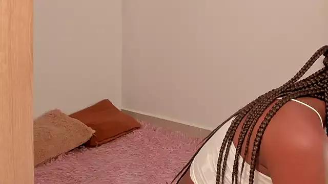 SavannahWildee from StripChat