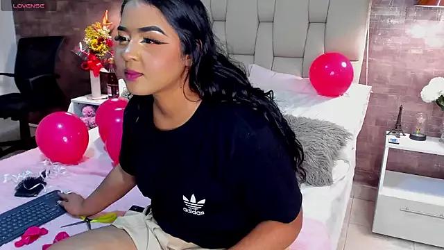 Girls: discover live performances with matured cam models, from teasing to fixations, in a variety of stunning live sex cams.