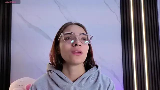 Girls: discover live performances with matured cam models, from teasing to fixations, in a variety of stunning live sex cams.