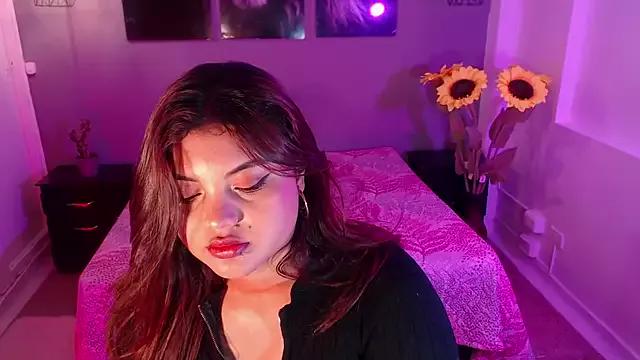 Girls: discover live performances with matured cam models, from teasing to fixations, in a variety of stunning live sex cams.