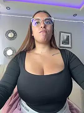 Girls: discover live performances with matured cam models, from teasing to fixations, in a variety of stunning live sex cams.