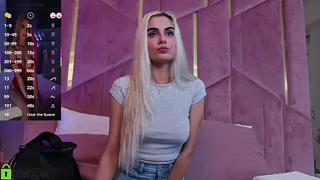 SelenaDaze on StripChat