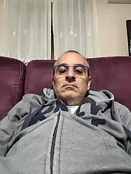 sempreilmio2 from StripChat is Freechat