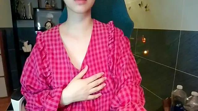 Girls: discover live performances with matured cam models, from teasing to fixations, in a variety of stunning live sex cams.