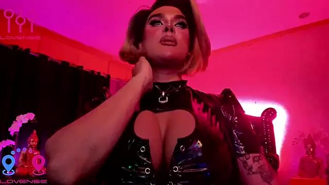 Girls: discover live performances with matured cam models, from teasing to fixations, in a variety of stunning live sex cams.