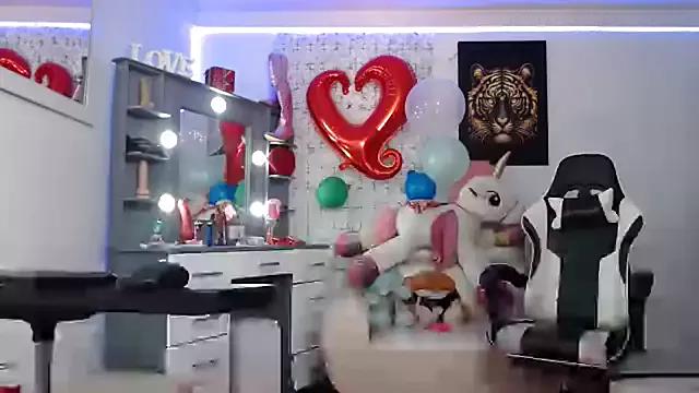 Girls: discover live performances with matured cam models, from teasing to fixations, in a variety of stunning live sex cams.