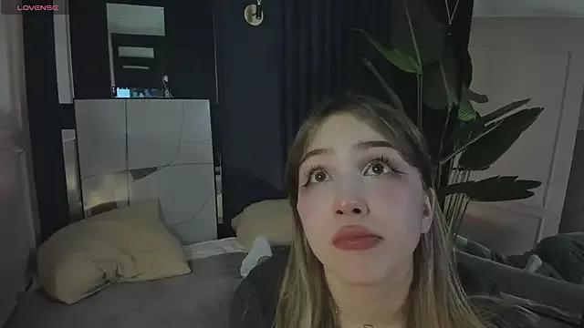 sillybloom from StripChat is Freechat