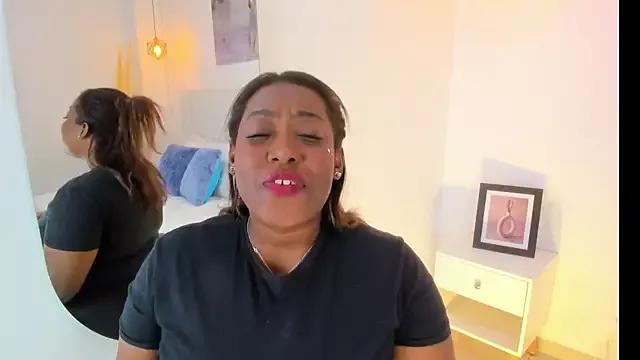 Simone_Diamond from StripChat is Freechat