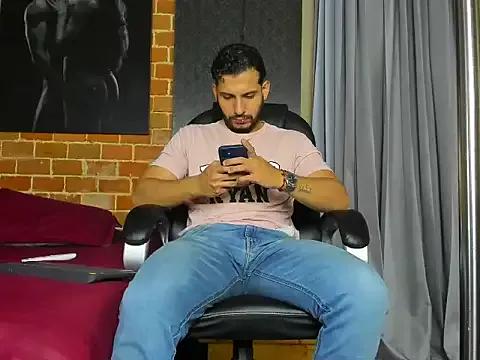 SimonWillow from StripChat is Freechat