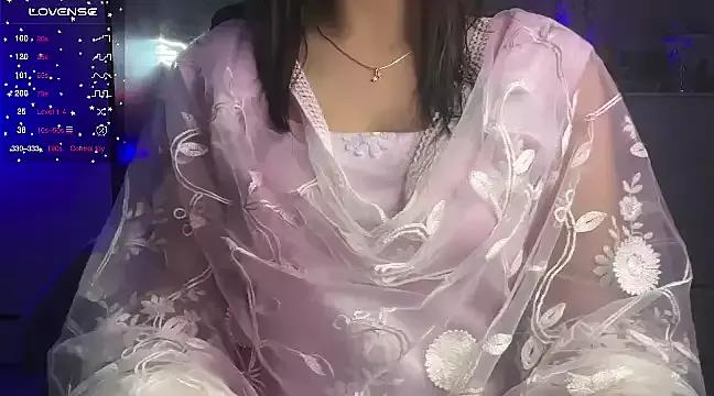 Sizzling_ZAARA from StripChat