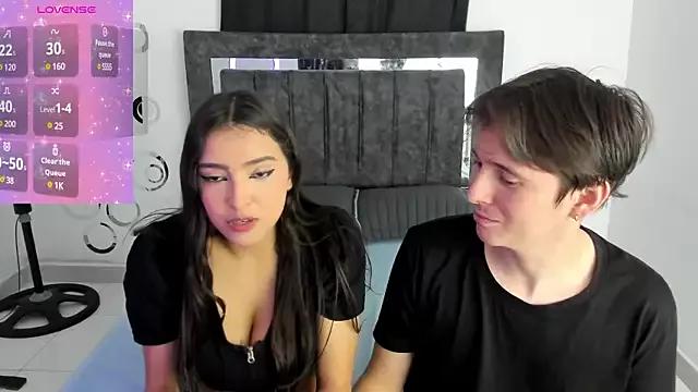Skarleth_and_Aaron from StripChat is Freechat